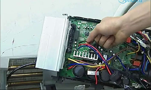 霍尔果斯美的空调电话是多少